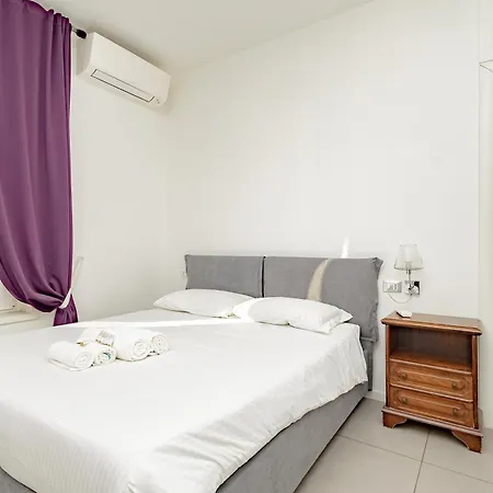 Xenia - Quiet And Cozy Two-room דירה