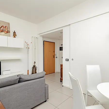 Xenia - Quiet And Cozy Two-room דירה מילאנו
